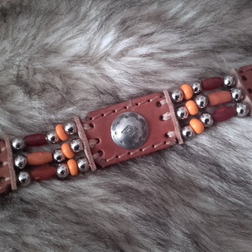 Bracelet style amérindien, 3 rangs, corne, perles métal, concho -  ref: b 398