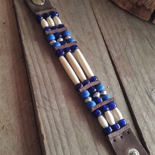 Bracelet amérindien, 3 rangs, os, perles de verre bleu foncé -  ref: b 394