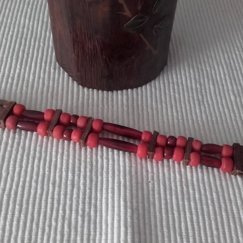 Bracelet amérindien, 2 rangs, corne rouge et perles de verre rouge tomate -  ref: b 396