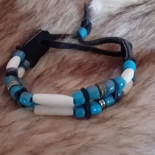 Bracelet amérindien, 2 rangs, os et perles de verre bleues -  ref: b 423