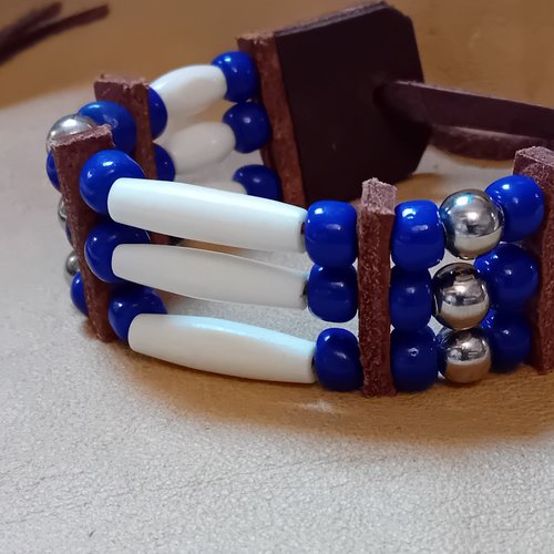 Bracelet style amérindien, 3 rangs, os et perles de verre bleu foncé -  ref: b 428
