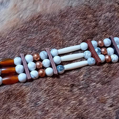 Bracelet amérindien,3 rangs, os et corne, perleshowlite pierre -  ref: b 444