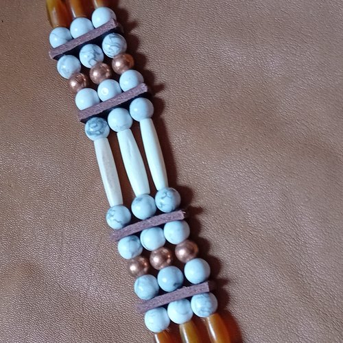 Bracelet amérindien,3 rangs, os et corne, perleshowlite pierre -  ref: b 445
