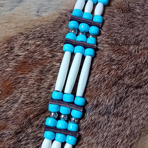 Bracelet amérindien,3 rangs, os et perles de verre -  ref: b 437