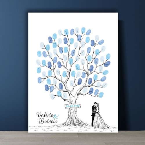 Arbre à empreintes style crayonné : couple de mariés au pied de l’arbre