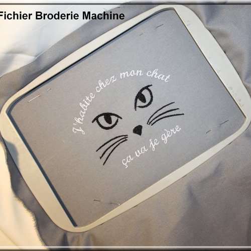Tête de chat avec texte. fichier broderie machine.