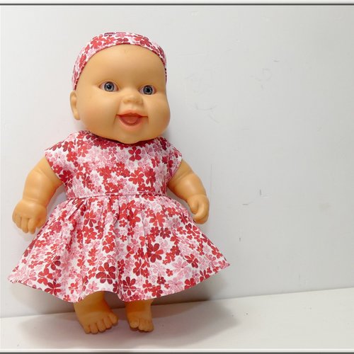 Robe et bandeau de tête pour un mini-poupon paola reina 21 cm.