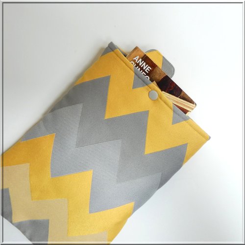 Pochette pour livre de poche avec son marque page assorti