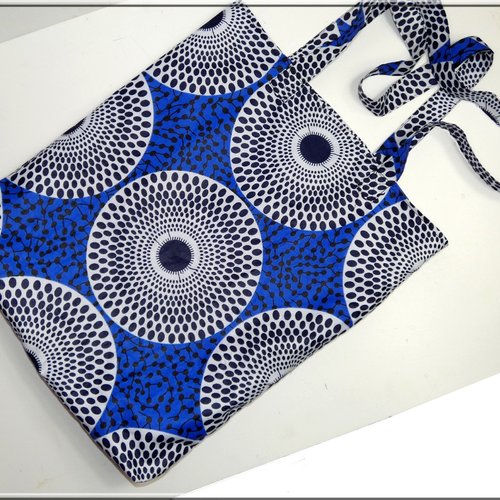 Tote bag en tissu porté épaule