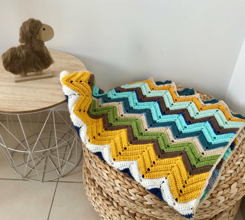 Couverture Bebe Motifs Chevrons Au Crochet Un Grand Marche