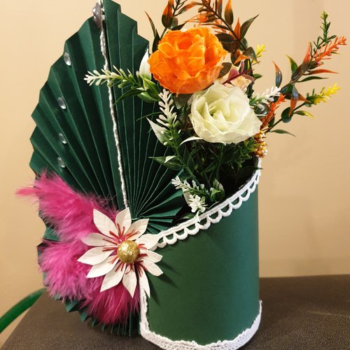 Pot ou vase en quilling