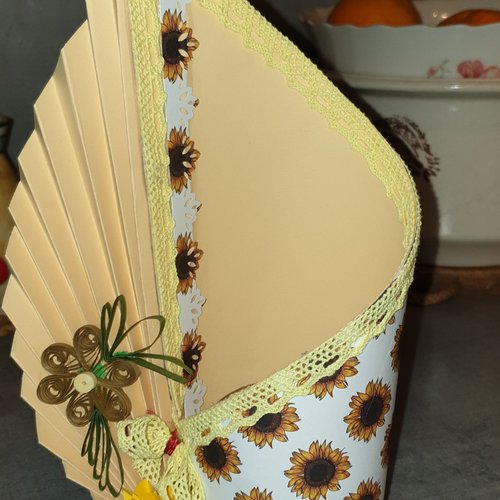 Pot ou vase en quilling