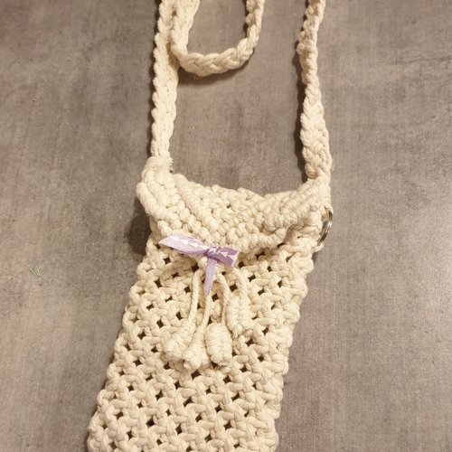 Pochette pour portable en macramé