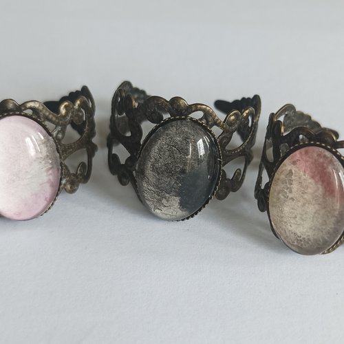 Aquarelle originale bague laiton anneau filigrane fleur lys avec cabochon oval 10x14mm noir gris rose beige mauve
