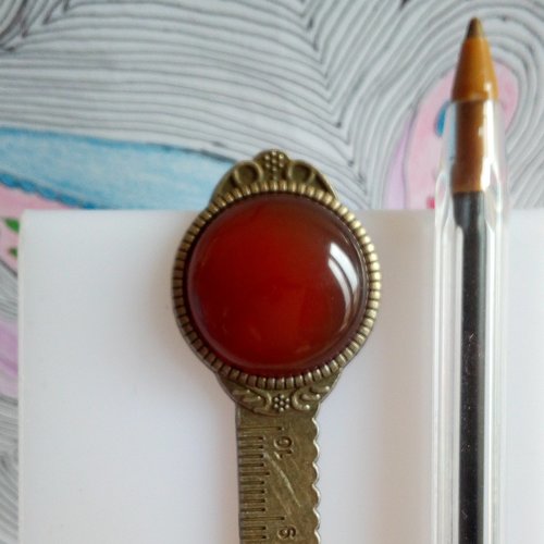 Marque page laiton bronze regle graduee feuillage fleuri avec cabochon rond cornaline quartz pierre fine rouge,accessoire livre