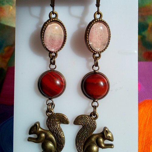 Boucles oreilles dormeuses ecureuils avec jaspe rouge pierre precieuse et pendentifs aquarelle fleurie,bijou peint,fait mains en france