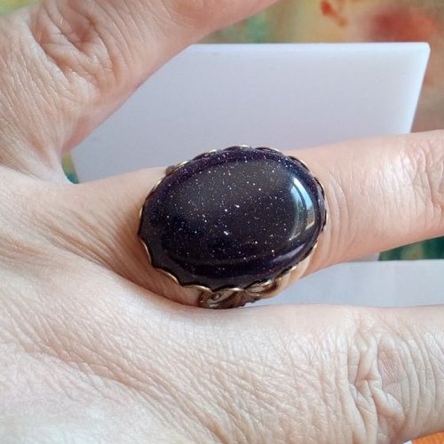 Bague pierre de sable bleu,cabochon oval 18x25mm avec anneau ajustable laiton bronze filigrane fleur lys royal,cadeau fete anniversaire noel