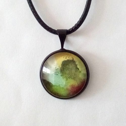 Pendentif rond avec aquarelle d'isabelle krief, artiste peintre sur bijoux,rouge vert jaune,cordon noir fermoir mousqueton,fait mains e