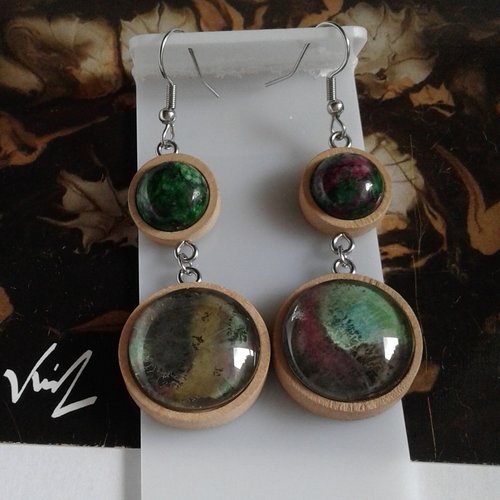 Boucles oreilles en bois avec pendentifs rubis zoisite,pierre precieuse et aquarelle isabelle k artiste, fait mains en france