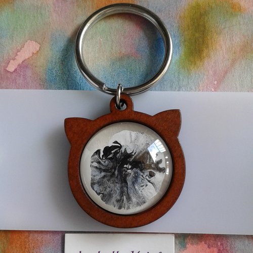 Porte clé chat en bois avec cabochon en verre rond, peinture noire blanc,fait mains en france,cadeau fete anniversaire noel