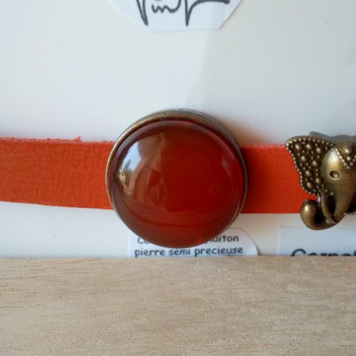 Bracelet cuir français avec cabochon rond cornaline, quartz pierre fine rouge orange,breloque éléphant chainette fermoir laiton