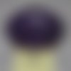 Mandala yin yang violet sur galet