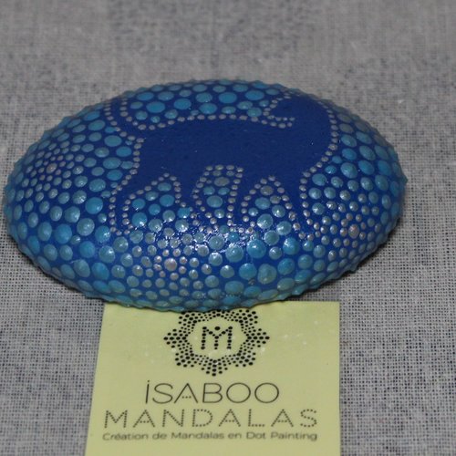 Mandala chat sur galet ovale bleu