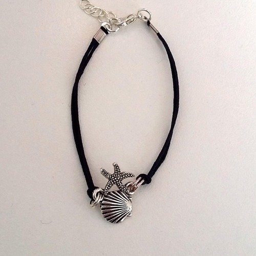 Bracelet cordon noir apprêt forme coquillage et étoile