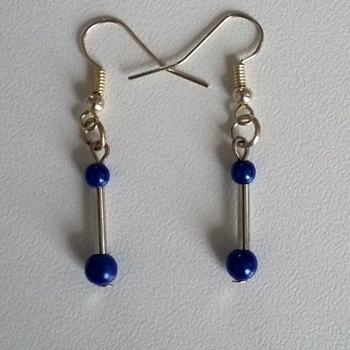 Boucles d'oreilles perles magiques bleues et apprêts argentés