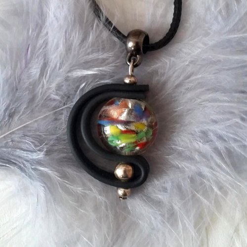 Collier pendentif perle de verre multicolore