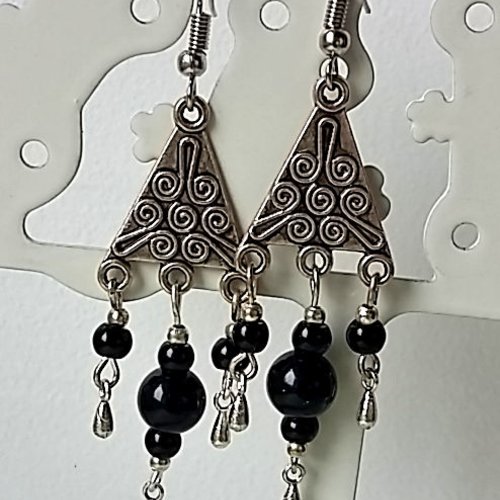Boucles d'oreilles style ethnique perles noires