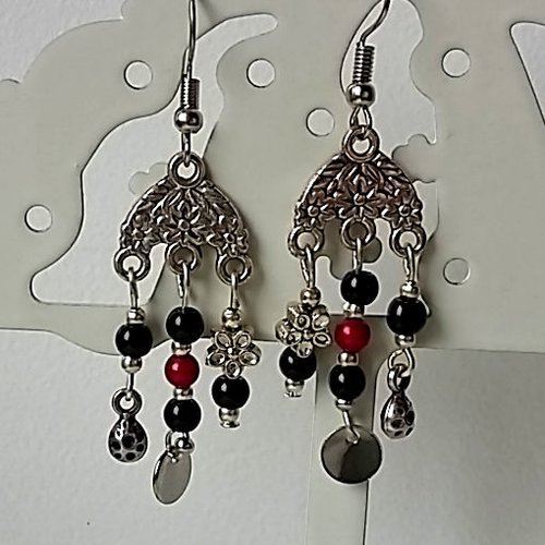 Boucles d'oreilles pendantes noires et rouges