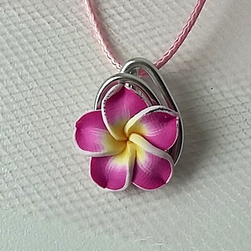 Collier pendentif fleur rose