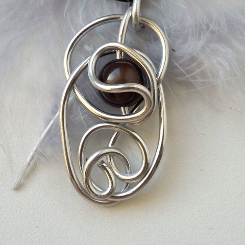 Pendentif fil alu argenté et perle