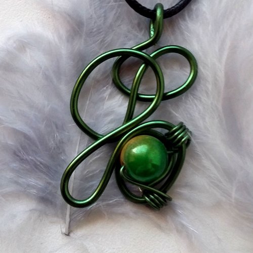 Collier pendentif vert
