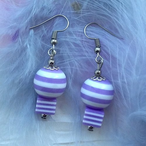 Boucles d'oreilles perles blanches et violettes