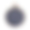 Pendentif rond, cabochon pailleté bleu, métal doré, diamètre 16 mm t8