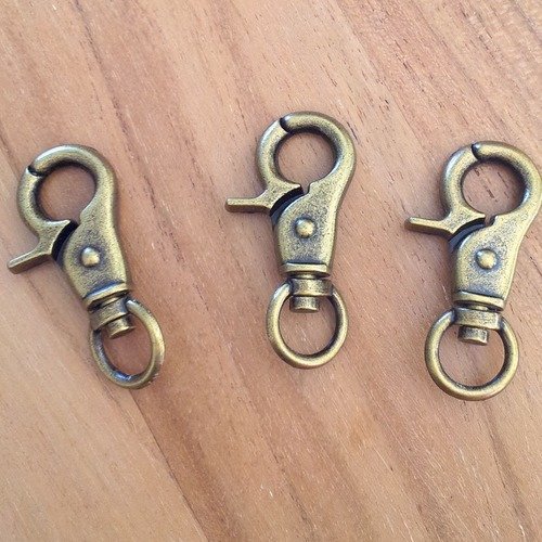3 portes clés, métal bronze t 11