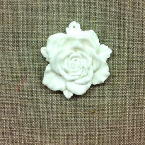 Pendentif fleur blanche synthétique t20