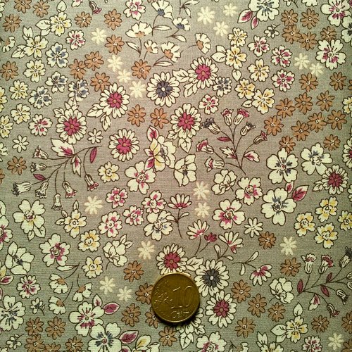 Tissu fleuri  - taupe, fleurs beiges et roses - 55 x 50 cm - frou frou