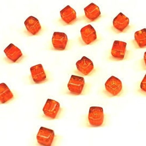 10 perle cubes en verre orange . 4 mm t15