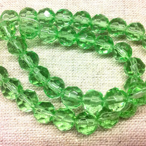 10 perles en verre rondes à facettes - vert clair t42