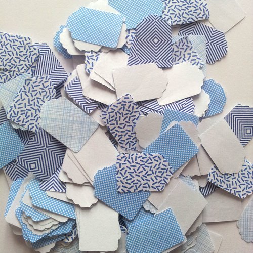 100 petites étiquettes en papier blanc et motifs bleus