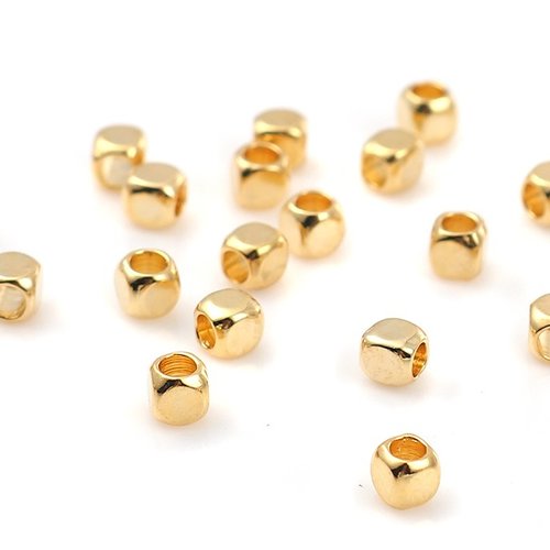 30 perles cubes plaqué or 18 carat - 3mm x 3mm t15