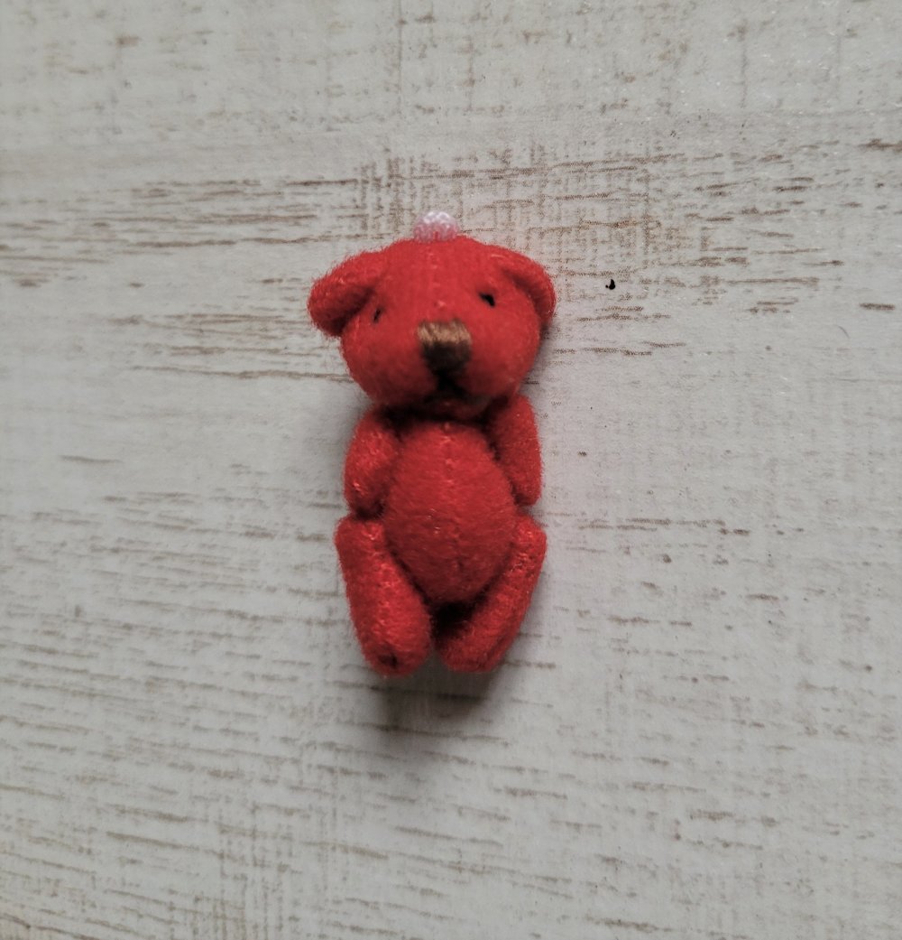 Figurine « fille » en tissu, rouge-gris, 19 cm
