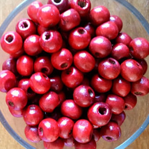 50 perles en bois rondes rouges t29