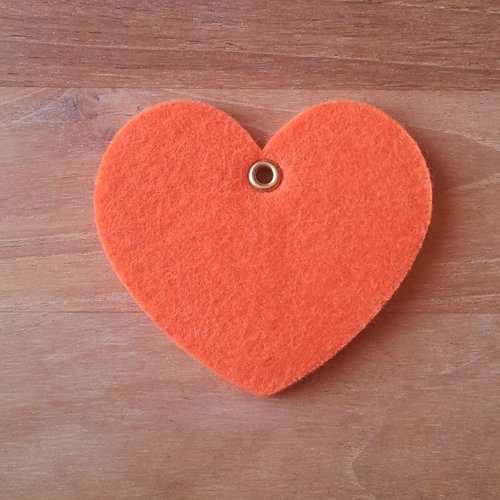 Coeur orange feutrine t24 