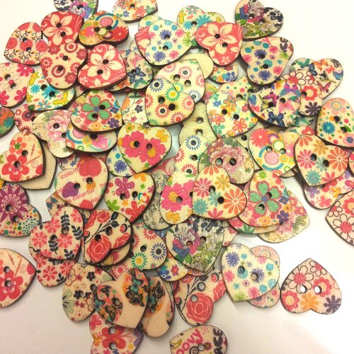 10 boutons en bois forme coeur -  divers motifs t27