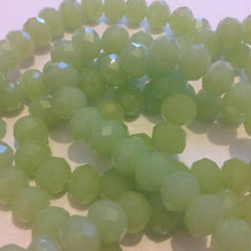 15 perles en verre à facettes - vertes - 8x6 mm t15
