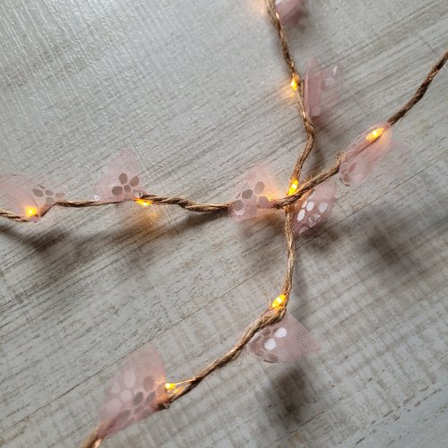 Guirlande jute leds et fleurs tulle rose